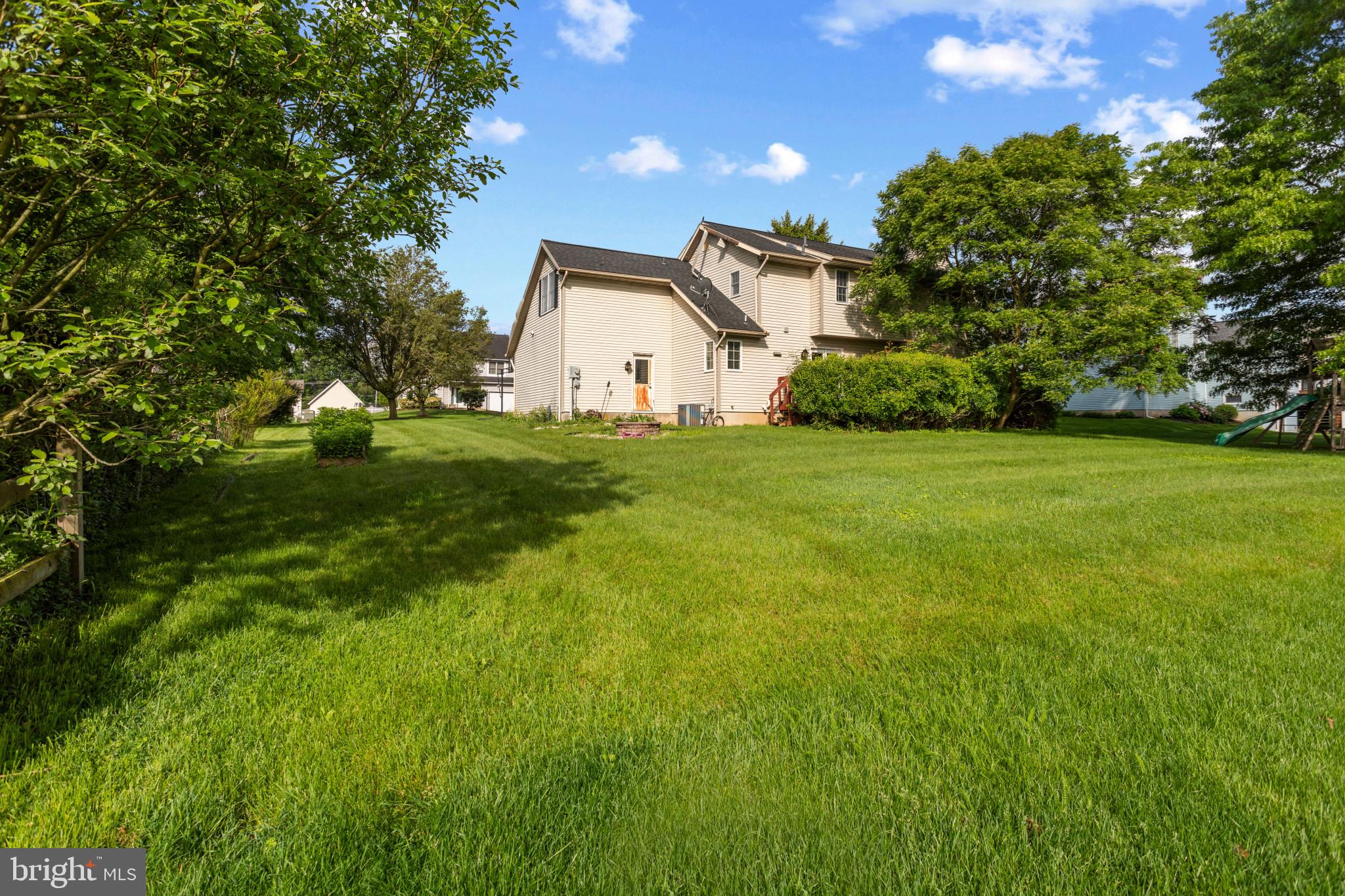 8 Clover Ln