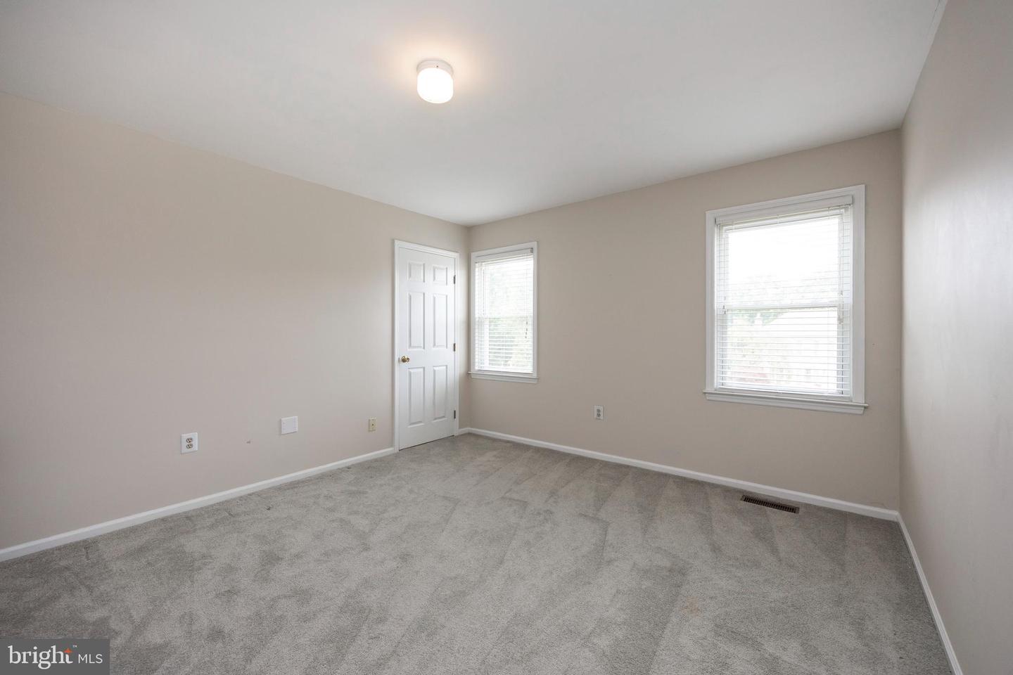402 Bow Ln
