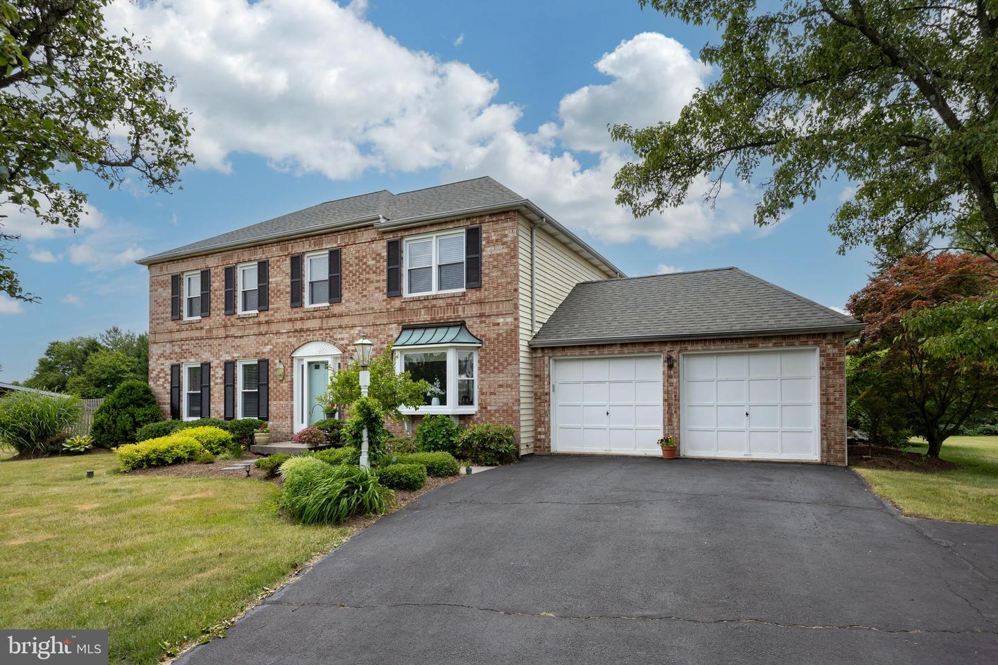 402 Bow Ln