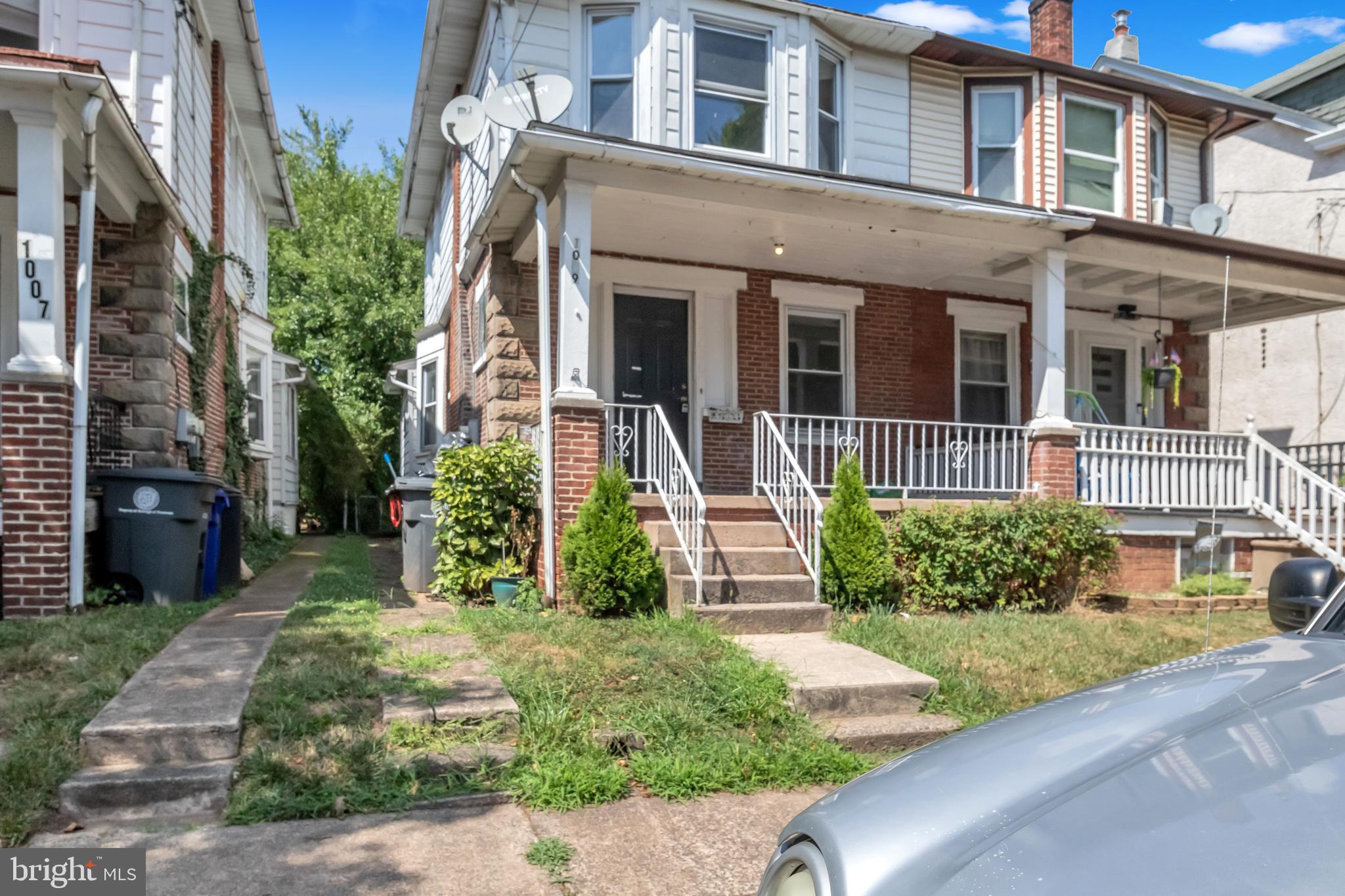 1009 Queen St
