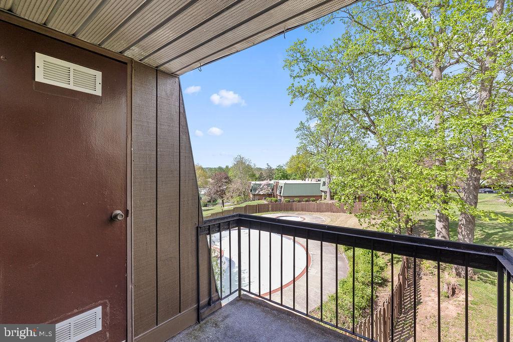 216 Meadowview Ln #216