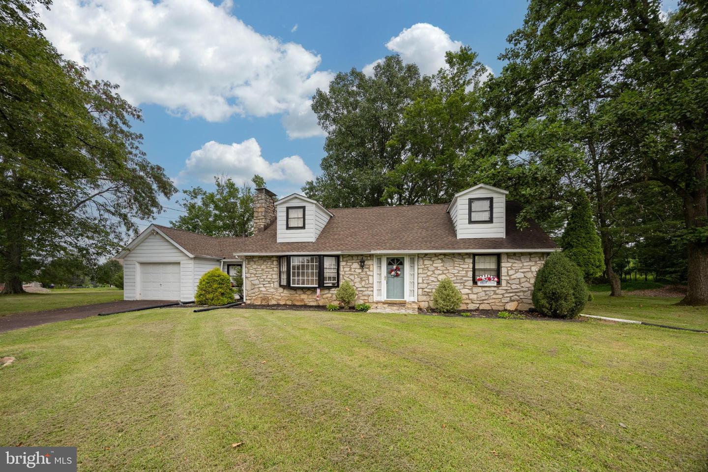 1095 Mitch Rd