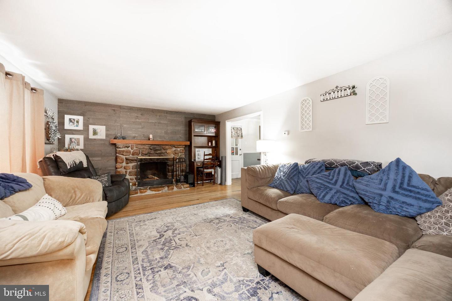 1095 Mitch Rd