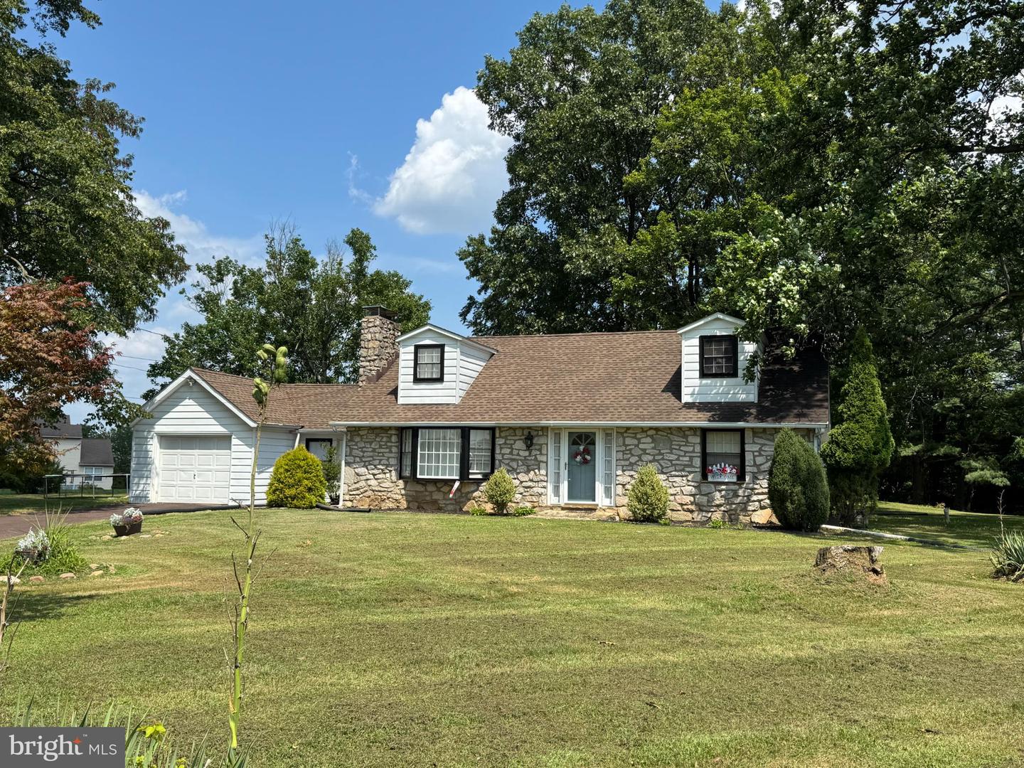 1095 Mitch Rd