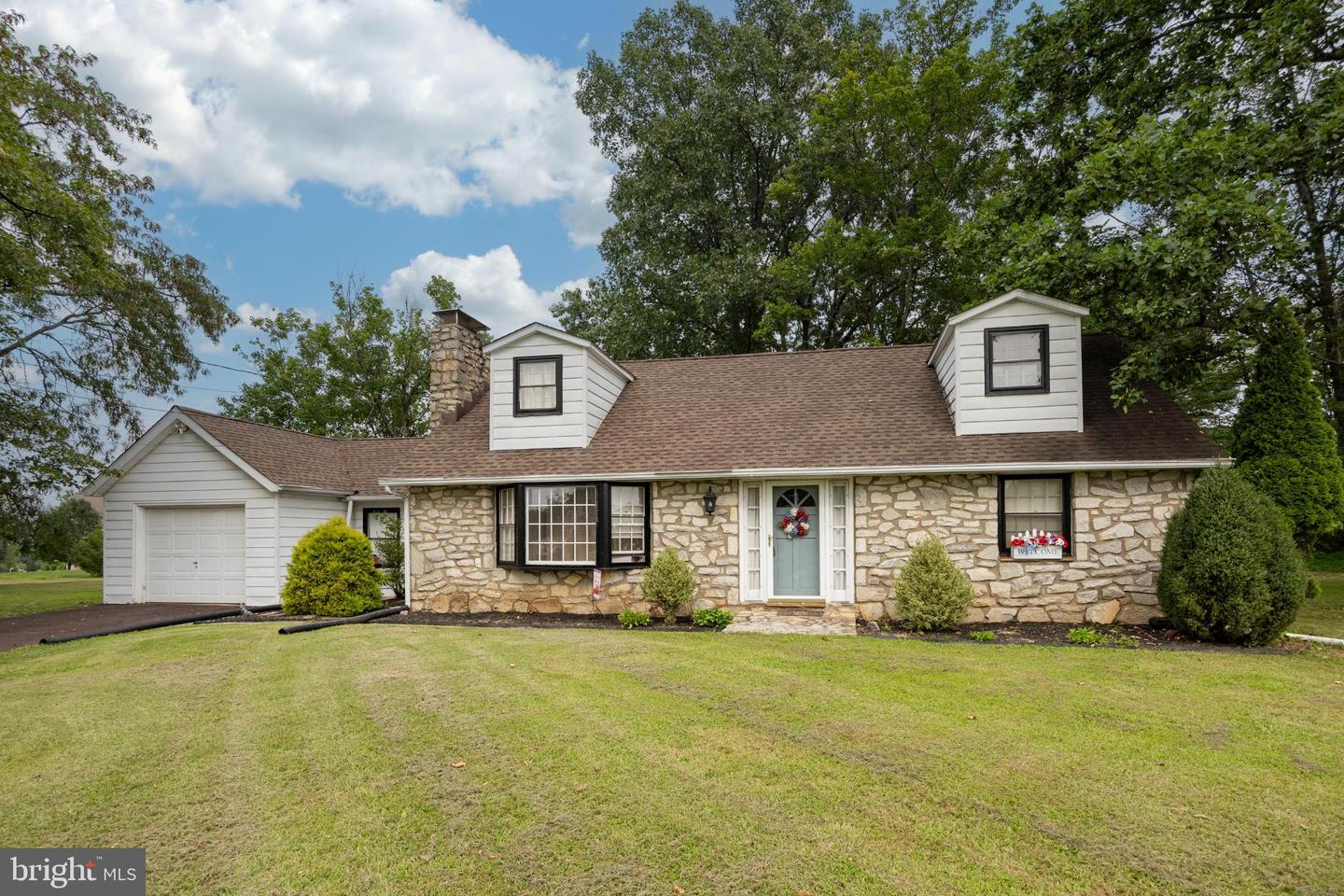 1095 Mitch Rd