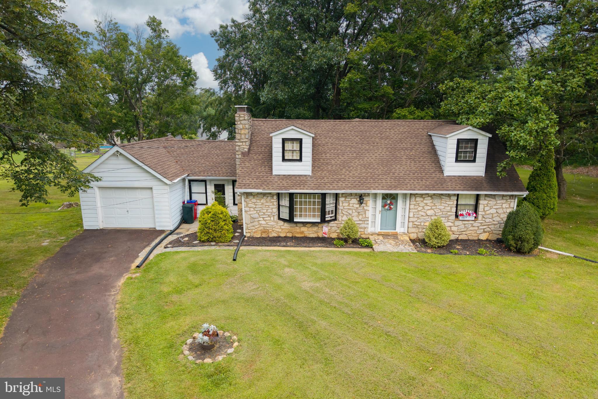 1095 Mitch Rd