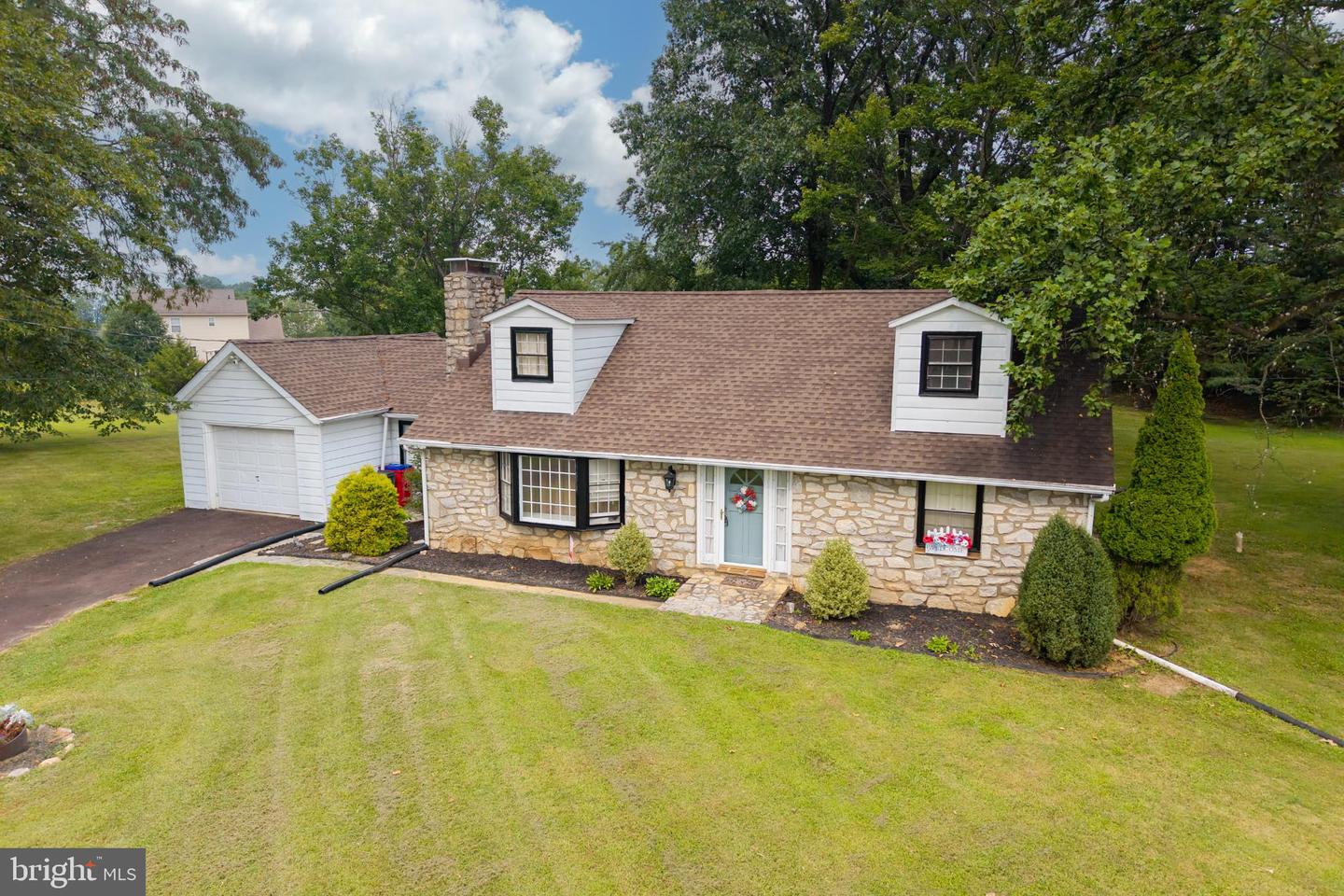 1095 Mitch Rd