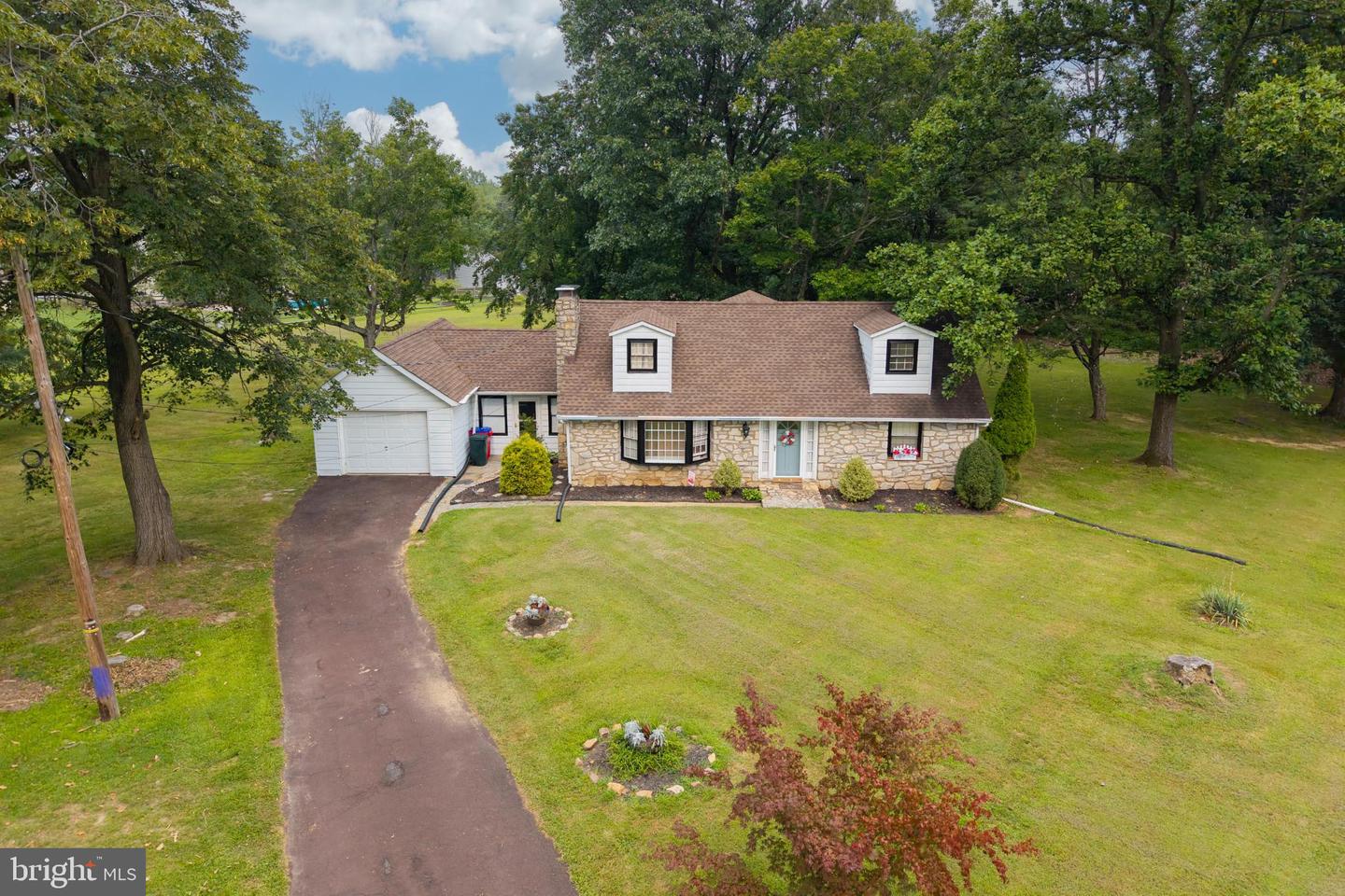 1095 Mitch Rd