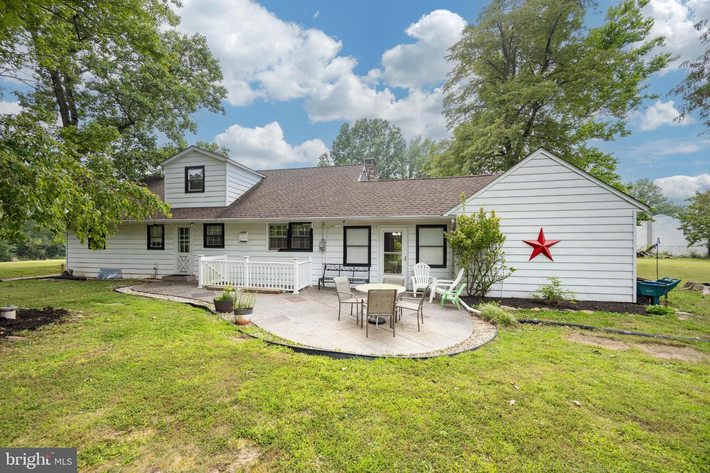 1095 Mitch Rd