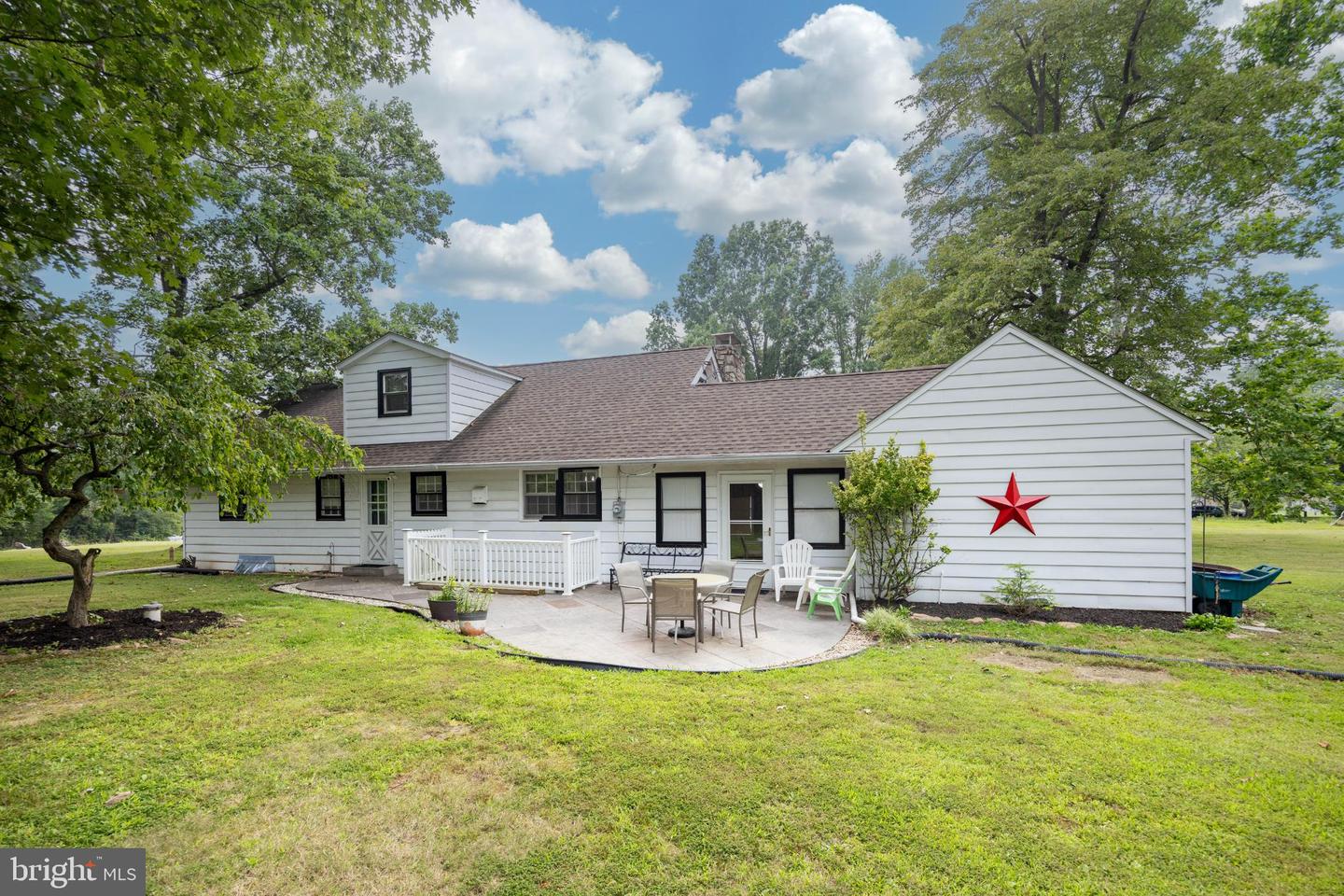 1095 Mitch Rd