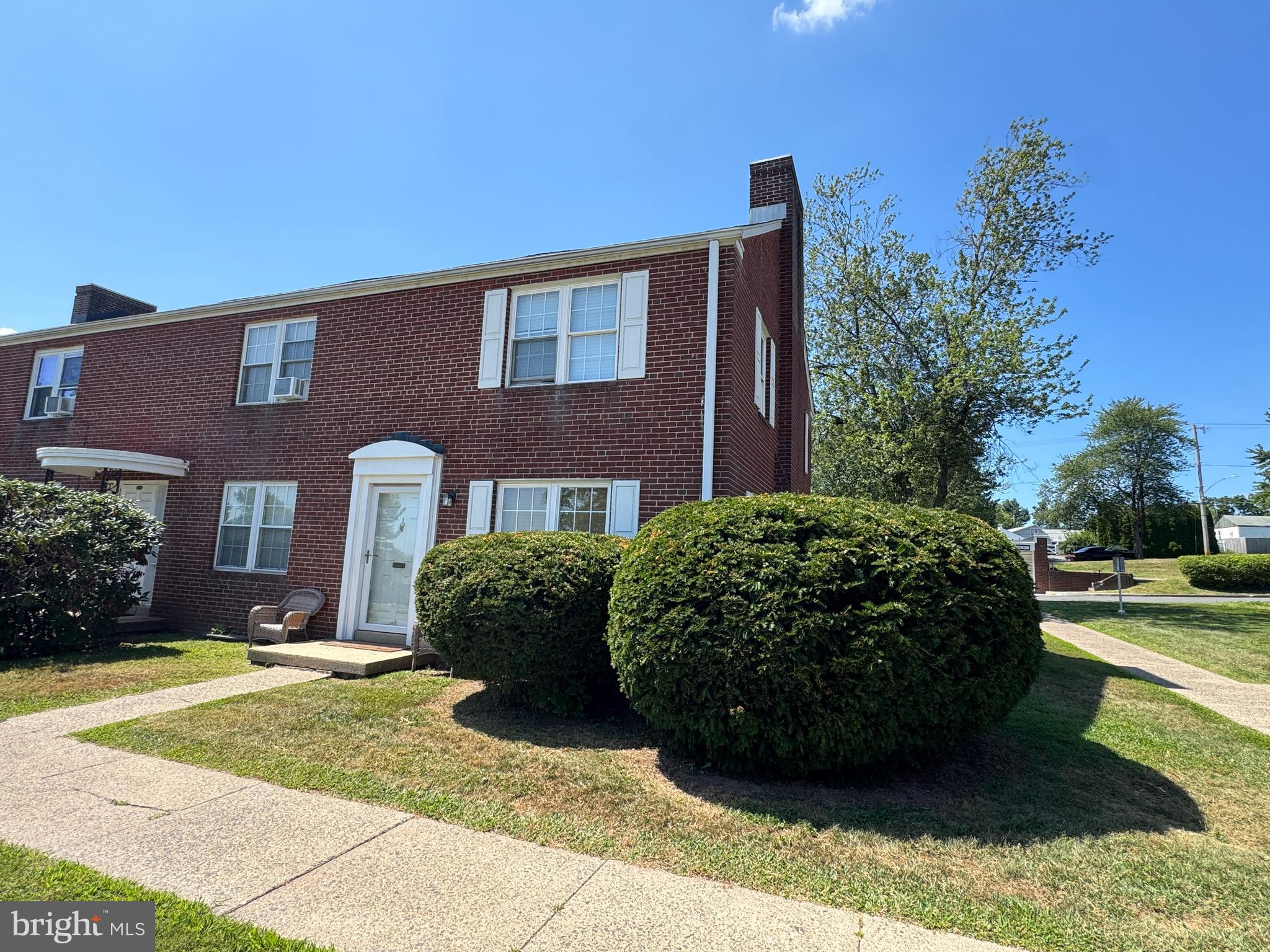 200 N Maplewood Dr #D1