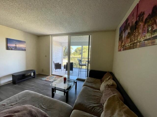 4570 NW Nw 18th Ave Avenue 303