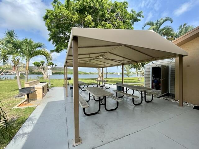 4570 NW Nw 18th Ave Avenue 303