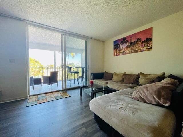 4570 NW Nw 18th Ave Avenue 303