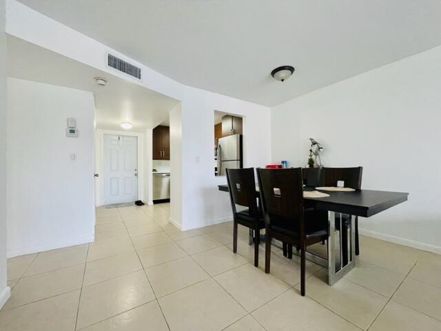 2711 N Pine Island Road 204
