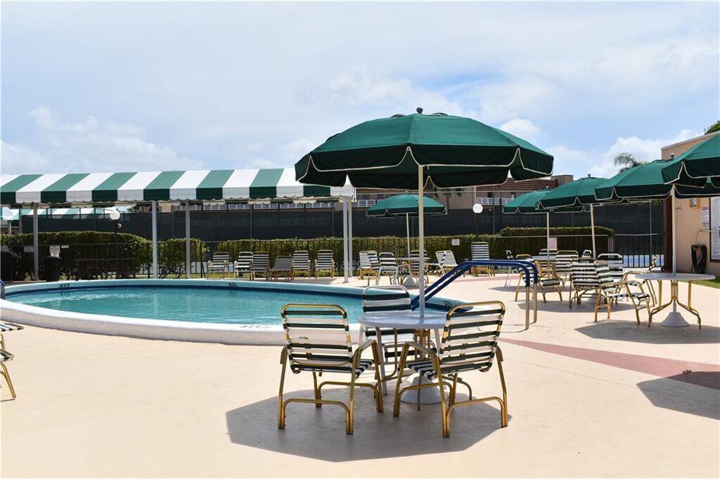 2711 N Pine Island Road 204