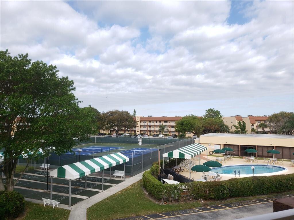 2711 N Pine Island Road 204