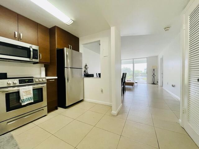 2711 N Pine Island Road 204