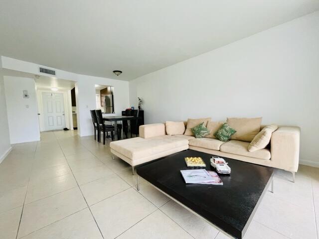 2711 N Pine Island Road 204