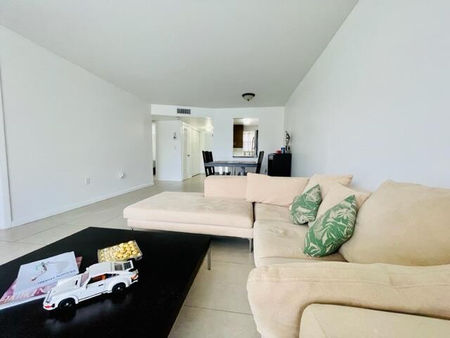 2711 N Pine Island Road 204