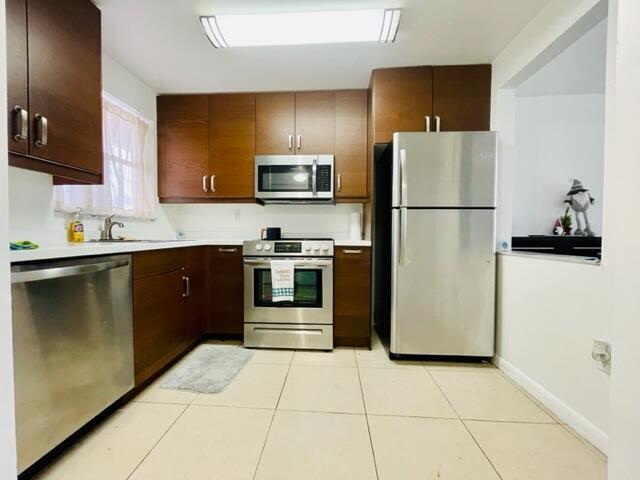 2711 N Pine Island Road 204