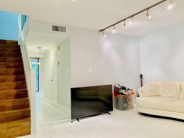 793 SE 1st Way