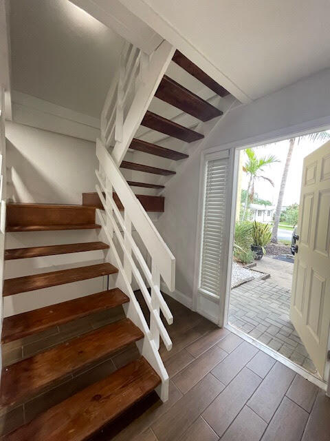 525 SW 1st Court