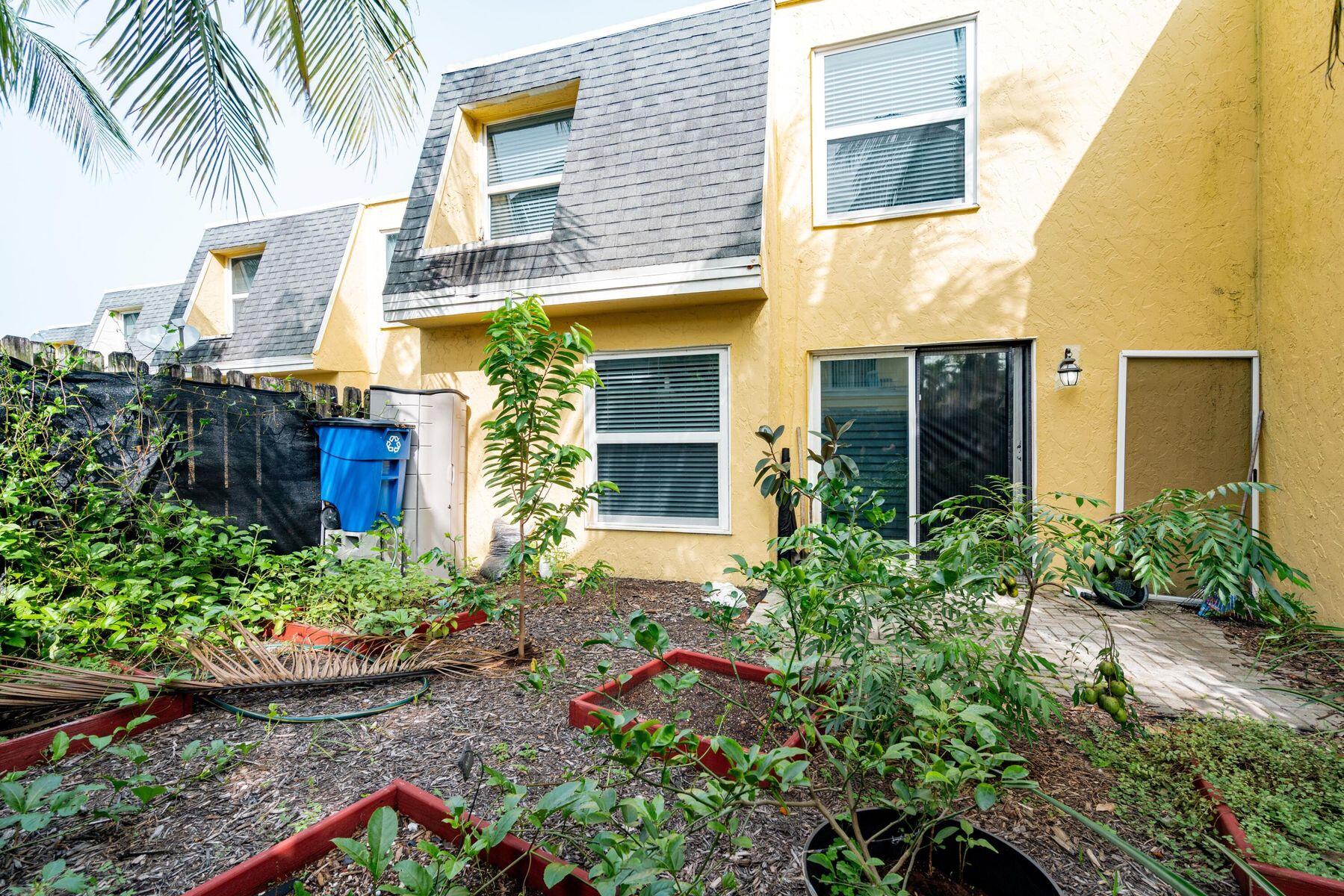 525 SW 1st Court