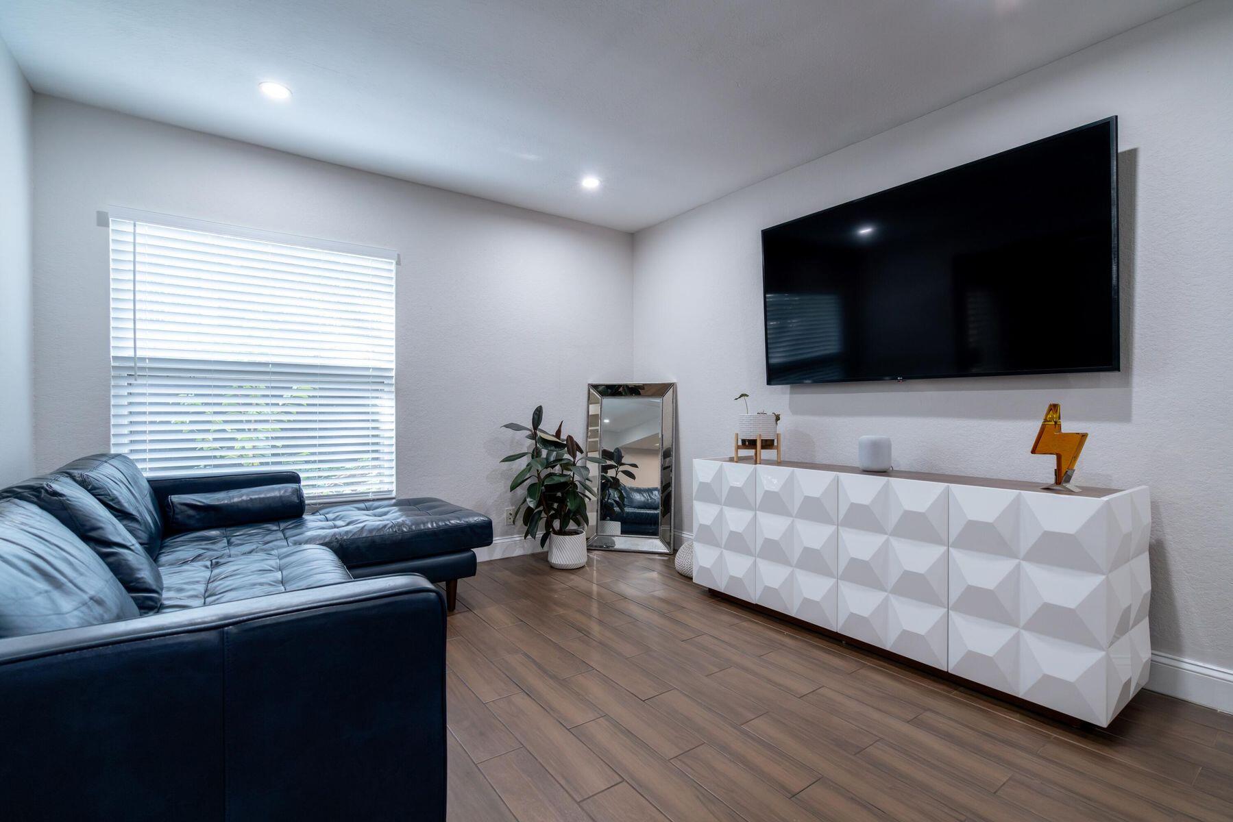 525 SW 1st Court