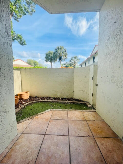 5571 Courtyard Drive