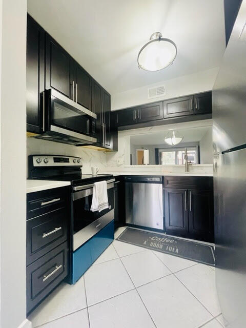 5571 Courtyard Drive