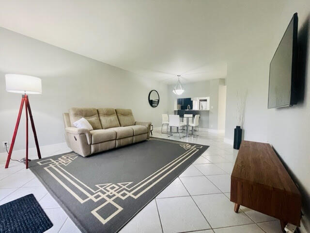 5571 Courtyard Drive