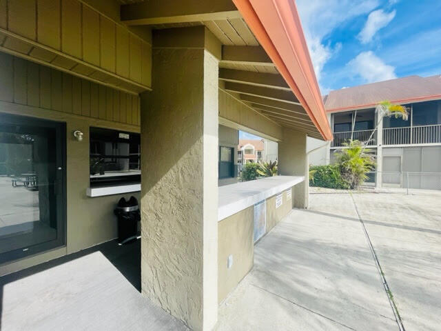 5571 Courtyard Drive