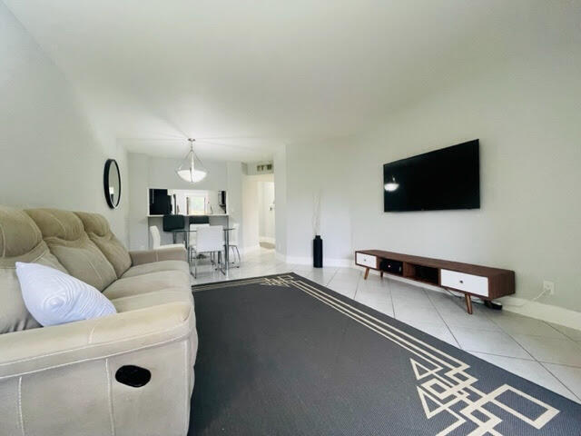 5571 Courtyard Drive