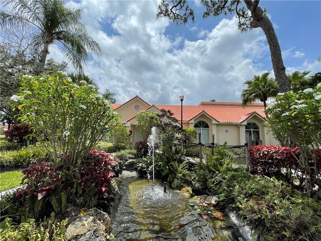 3410 Pinewalk Drive N 811