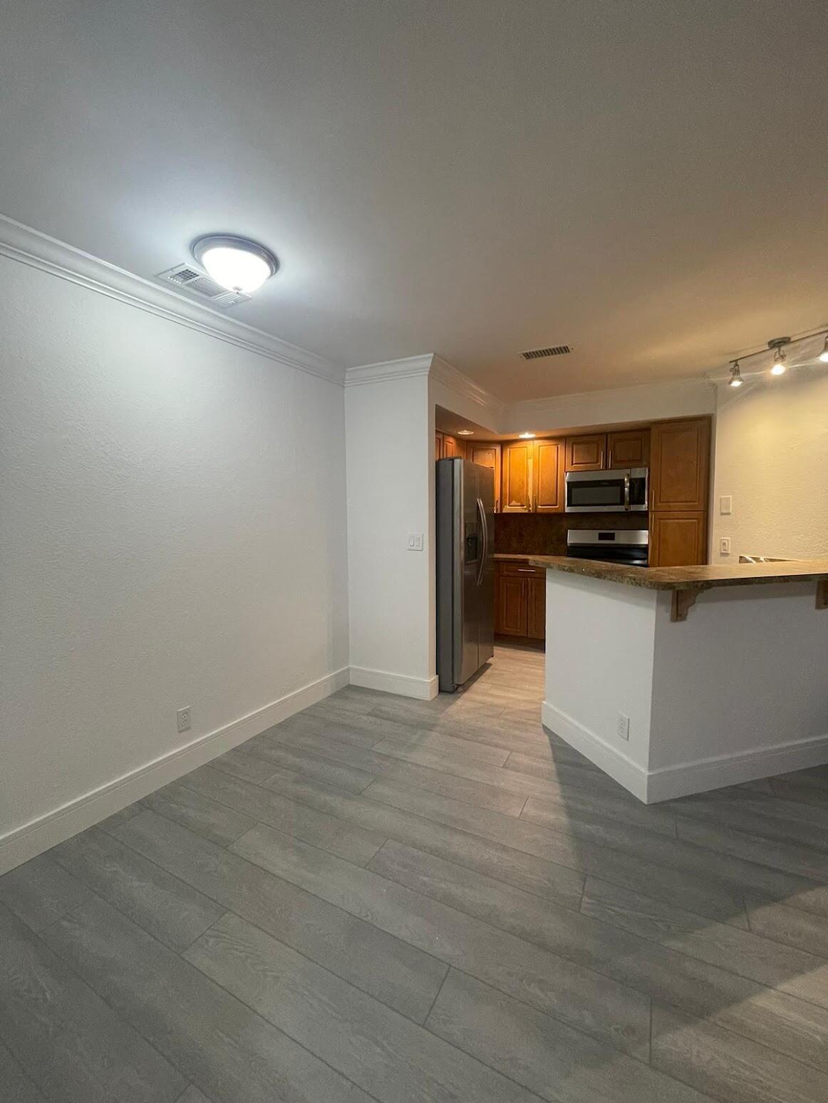 3410 Pinewalk Drive N 811
