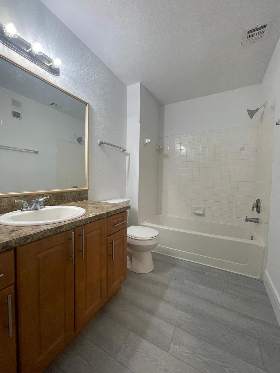 3410 Pinewalk Drive N 811