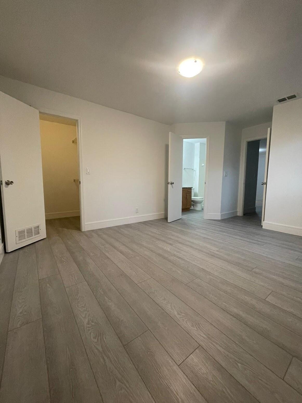 3410 Pinewalk Drive N 811