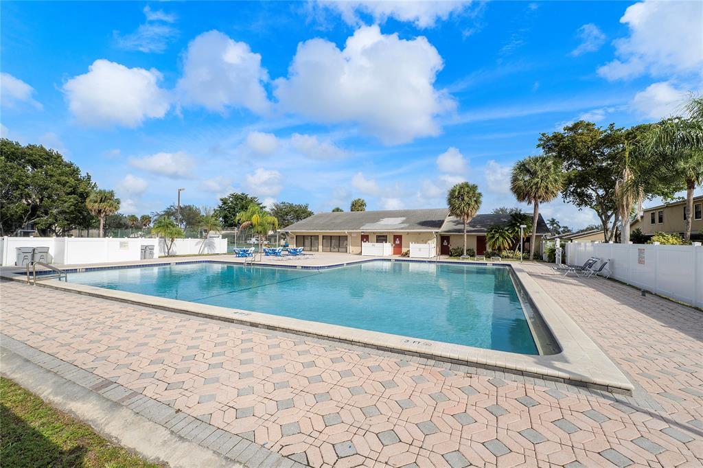 3323 Mallard Close