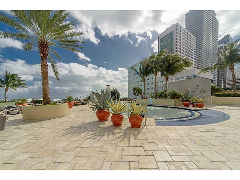253 NE 2nd Street 2710