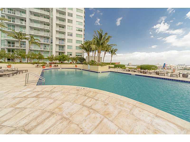 253 NE 2nd Street 2710