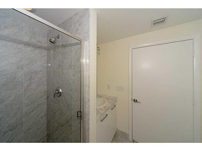 253 NE 2nd Street 2710