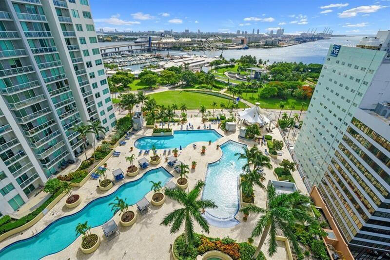 253 NE 2nd Street 2710