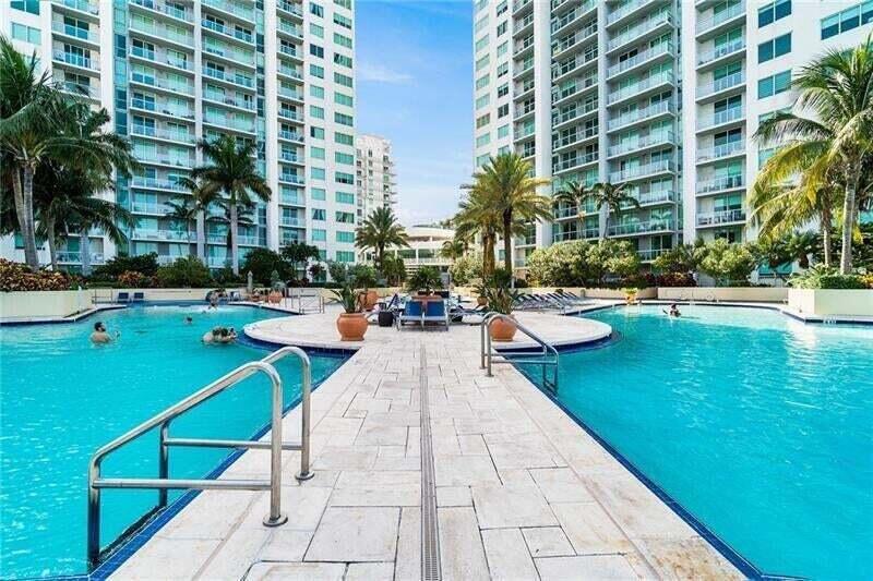 253 NE 2nd Street 2710