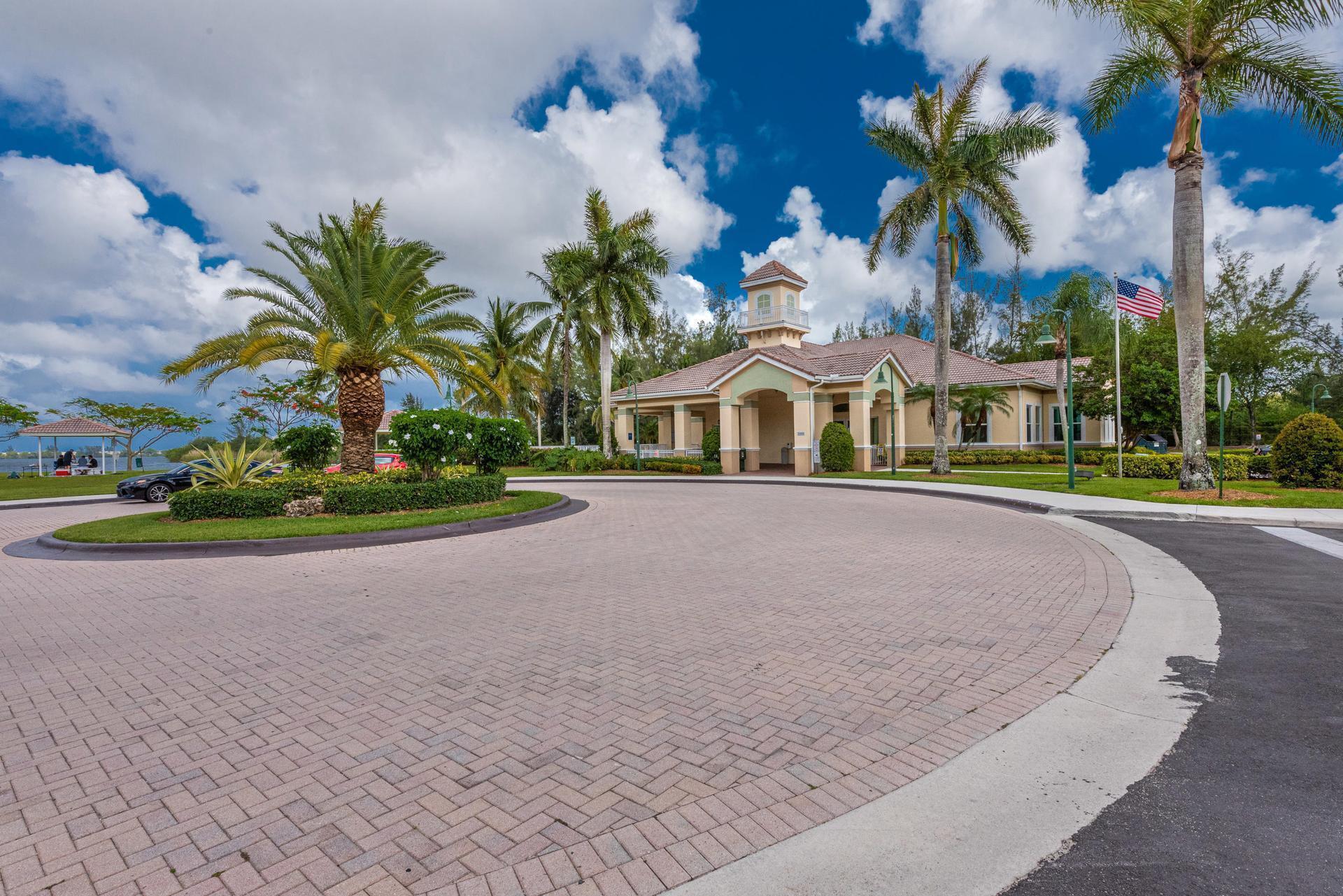 1146 SW 44th Way