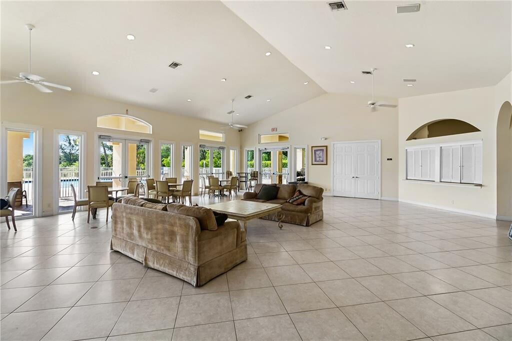 1146 SW 44th Way