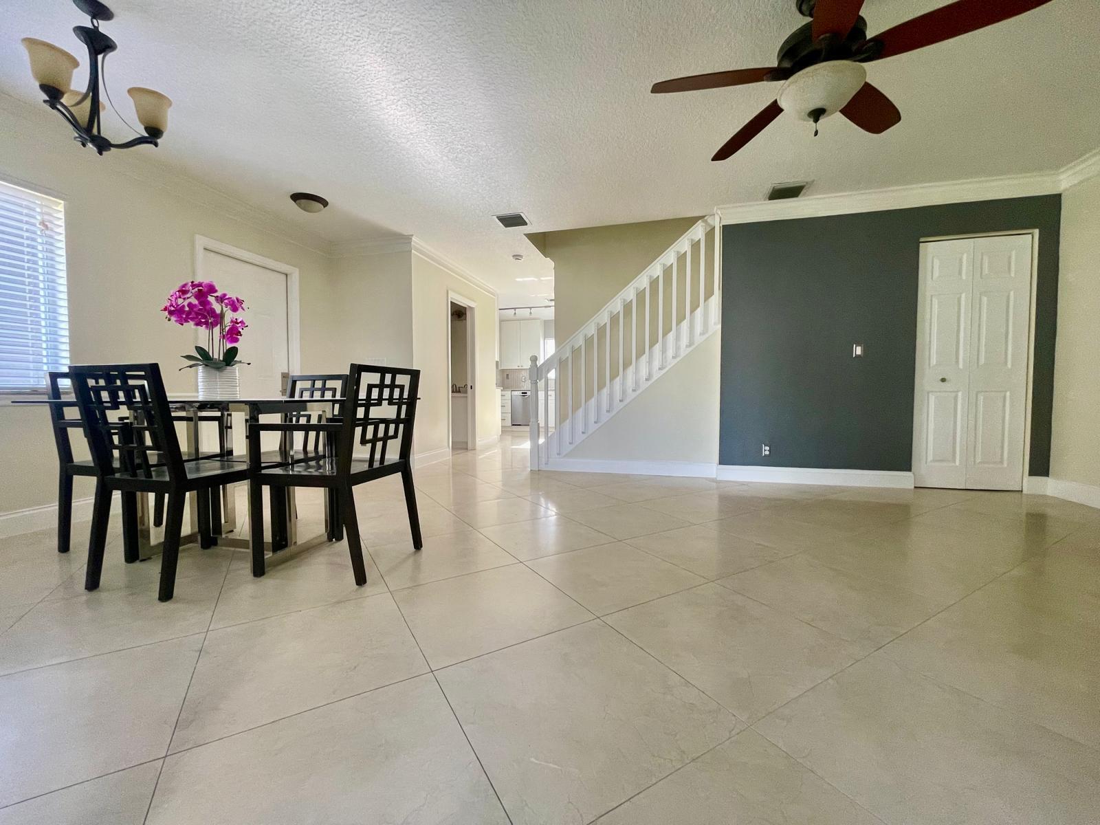 1146 SW 44th Way