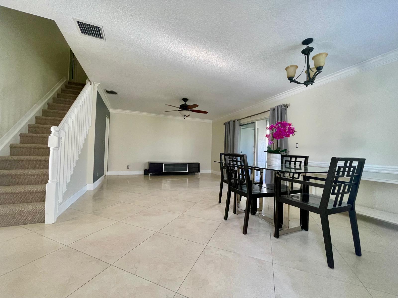1146 SW 44th Way
