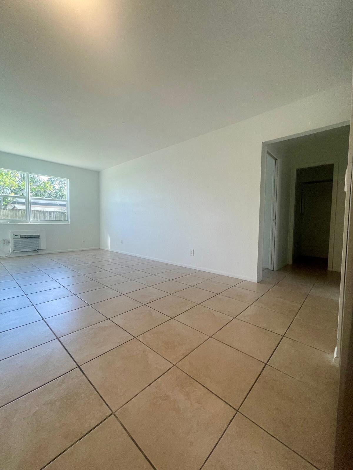 1050 E Sample Road 110