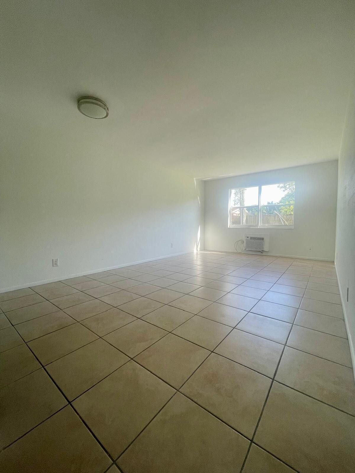 1050 E Sample Road 110